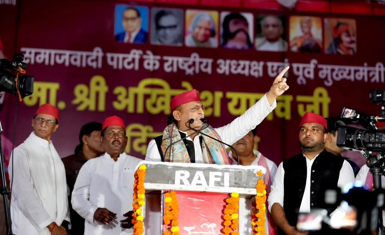 रायबरेली की जनसभा में अखिलेश यादव का भाजपा पर हमला, आरक्षण और PDA के मुद्दे पर साधा निशाना